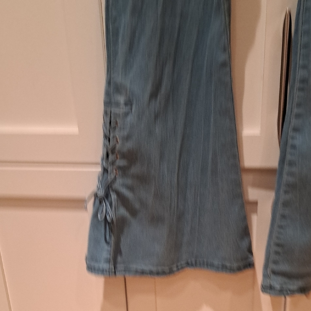 007 Stylish Blue Flared Jeans - Picture 3 of 5